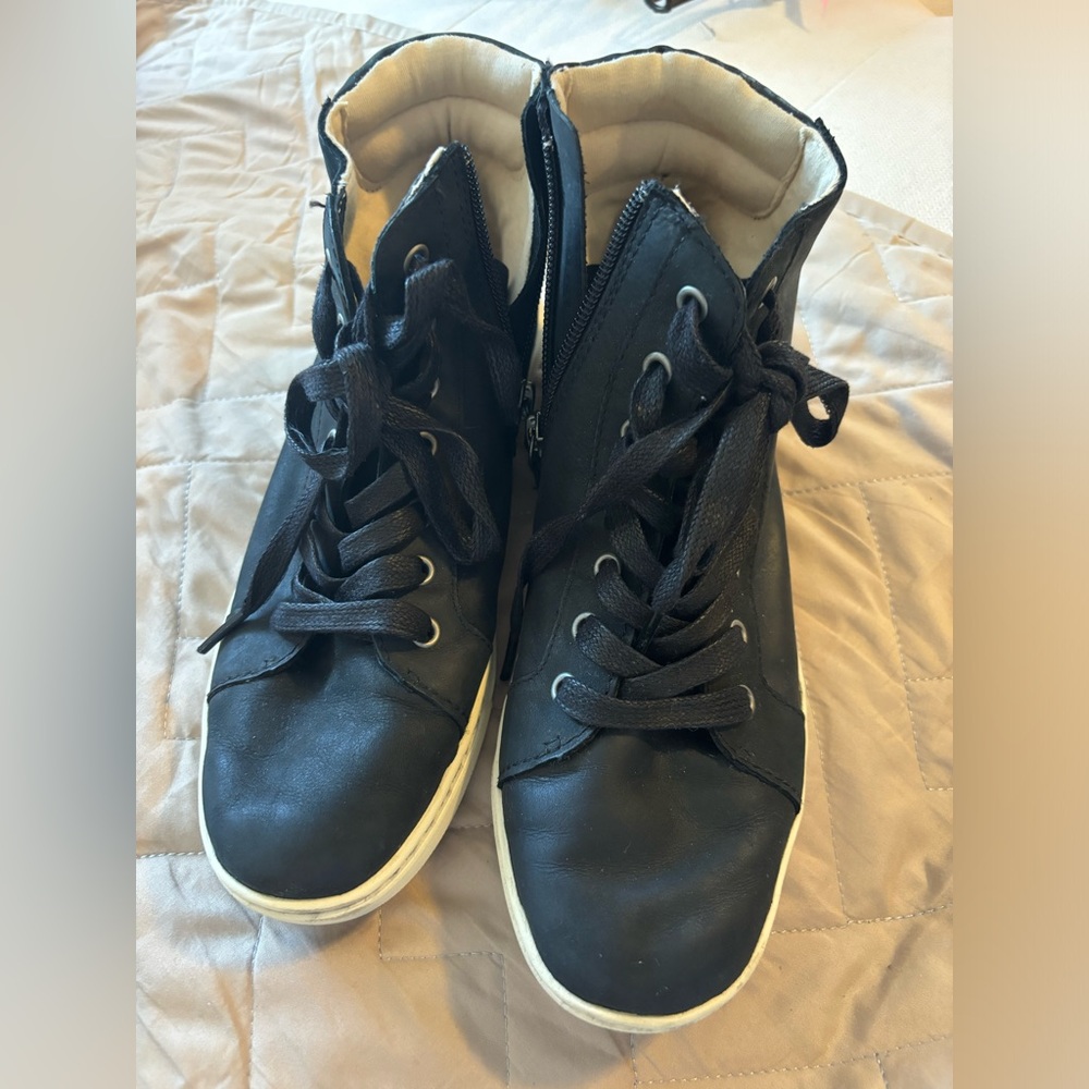 Black soft UGG booties-